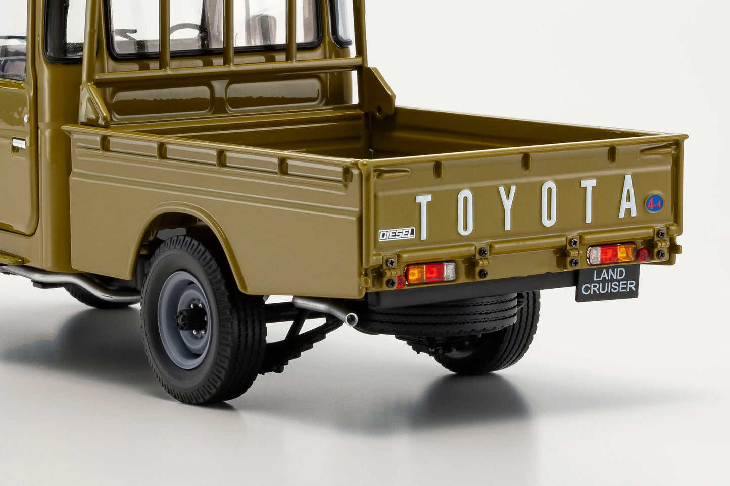 Kyosho Land Cruiser 40 Series Pickup - Olive/Green