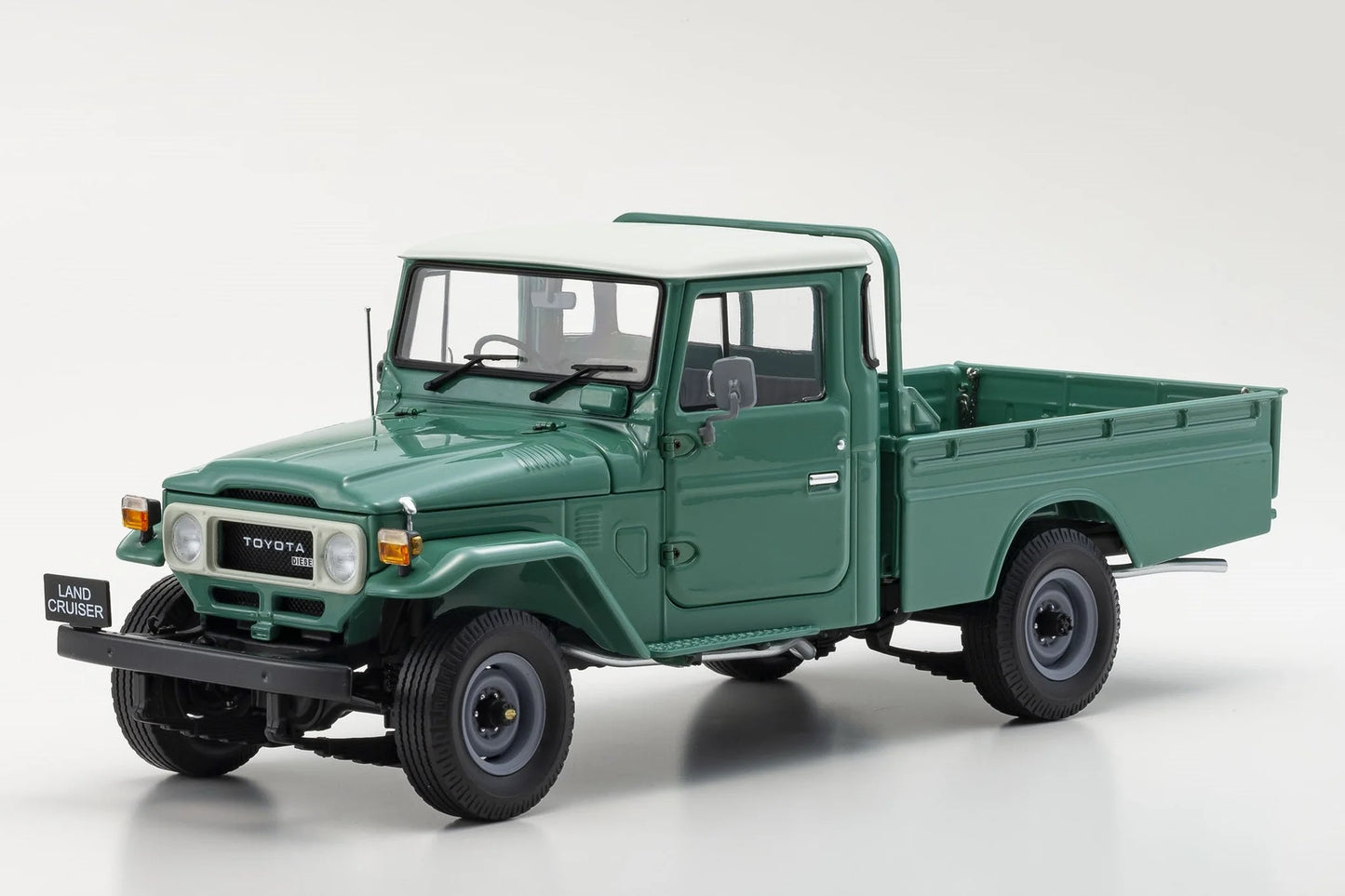 Kyosho Land Cruiser 40 Series Pickup - Olive/Green