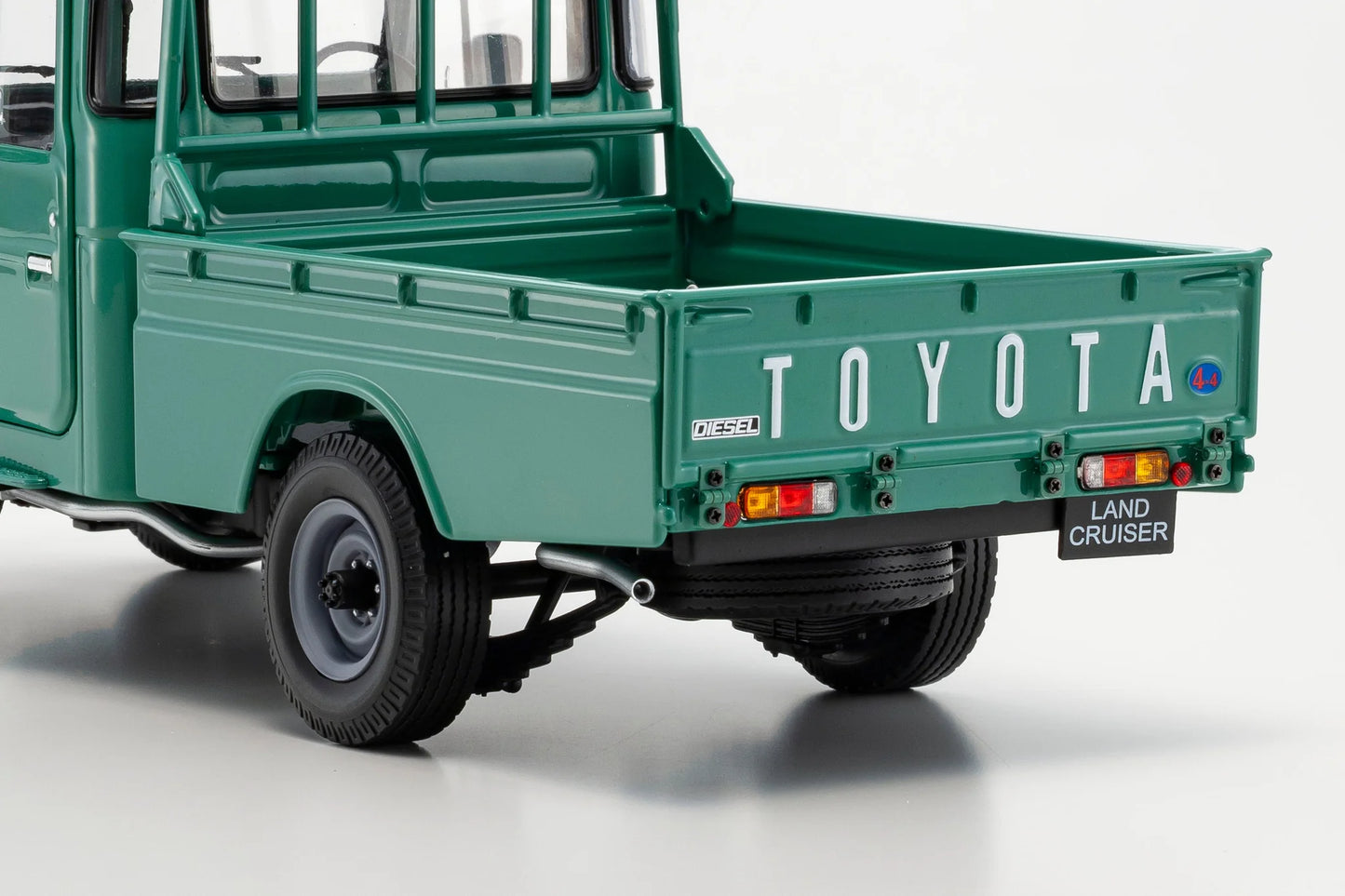 Kyosho Land Cruiser 40 Series Pickup - Olive/Green